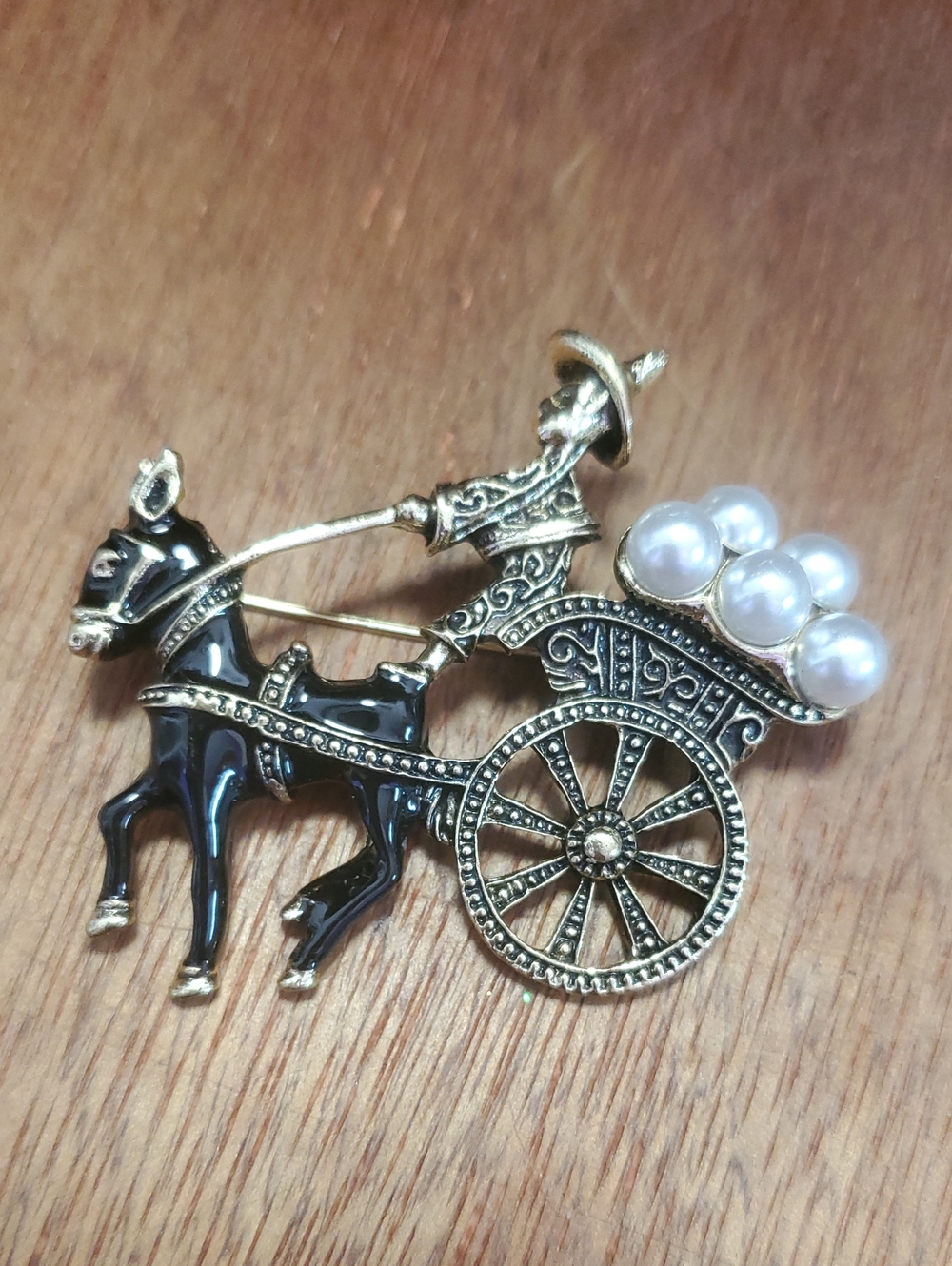 Vintage Horse-Drawn Carriage Brooch with Pearls - Gold & Black D
